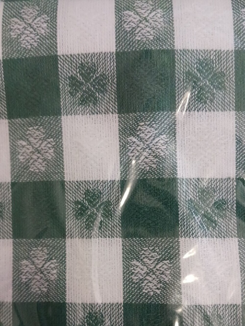 Artex Home Products~ Green & White Check Tablecloth w/Shamrocks - Picture 4 of 4